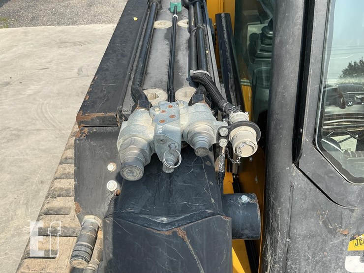 2021-jcb-3ts-8t-image-13