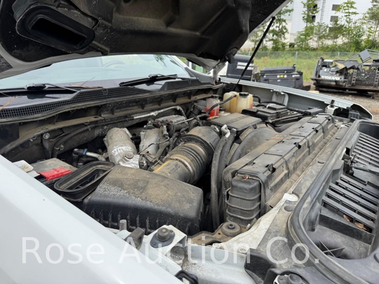 2022-chevrolet-3500-image-22