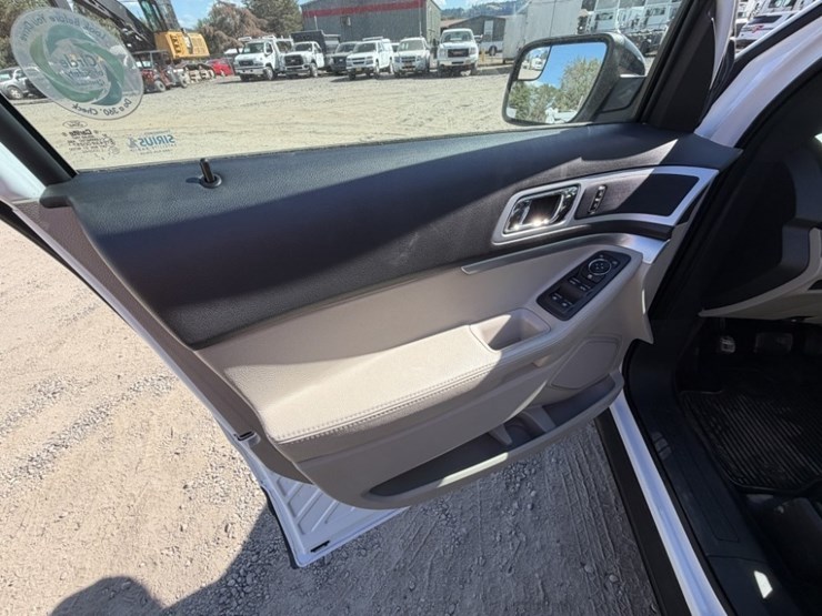 2015-ford-explorer-xlt-image-24