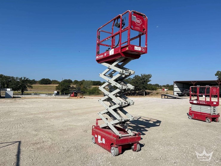mec-scissor-lift-image-2