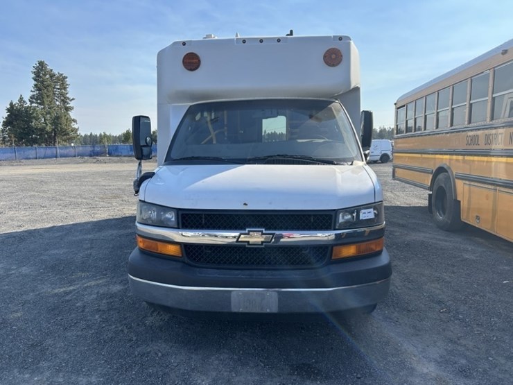 2016-chevrolet-express-paratransit-bus-image-8