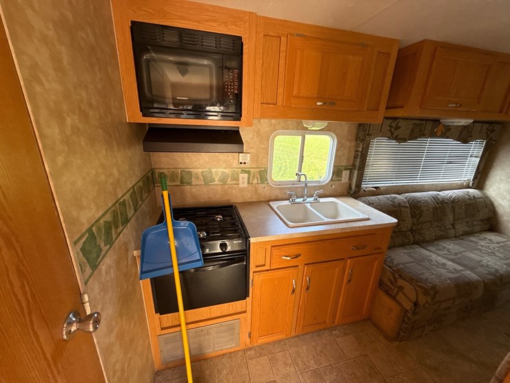 #668-•-spirit-of-america-camper-image-13