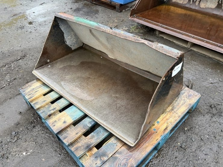 toro-48"-gp-bucket-image-1