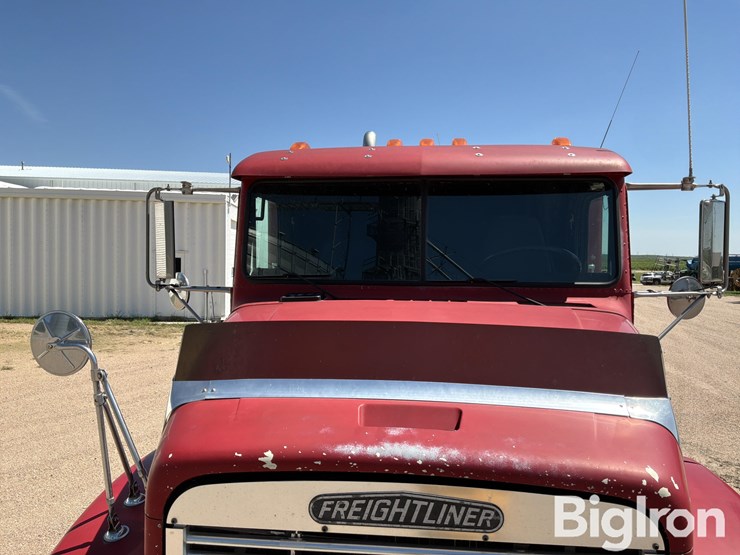 1995-freightliner-fld112-image-10