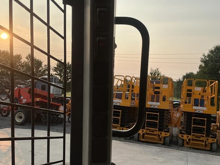 2016-new-holland-l228-image-14