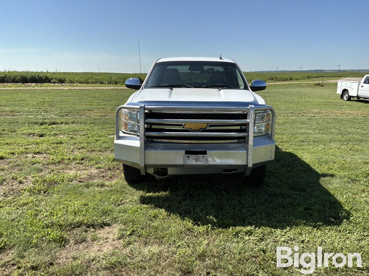 2013-chevrolet-silverado-2500-image-2