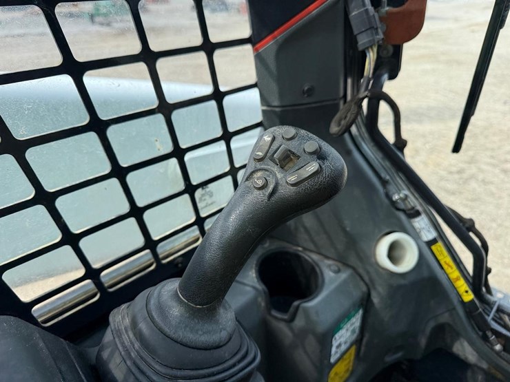 2022-bobcat-t76-image-25