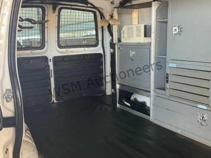 2015-chevrolet-express-3500-image-10