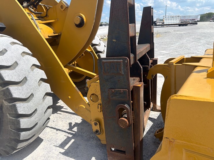 2015-caterpillar-924k-image-10