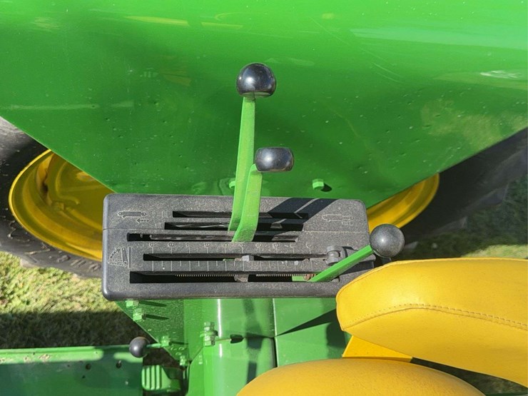 john-deere-2520-image-34