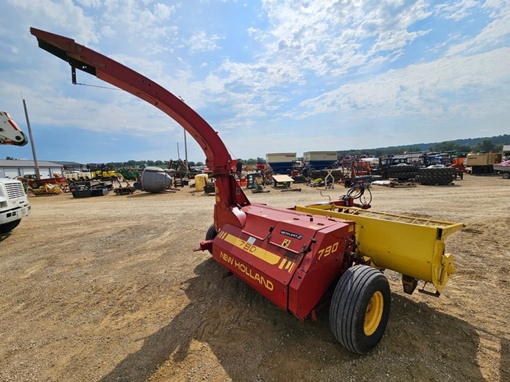 2018-new-holland-790-image-5