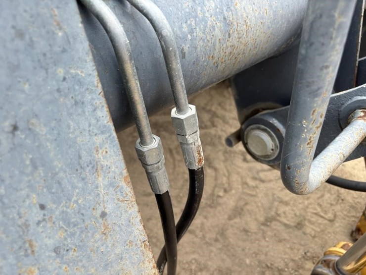 2013-deere-210k-ep-image-15