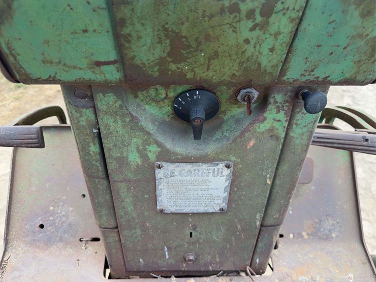 john-deere-3010-image-35