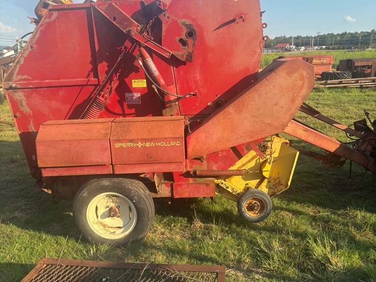 new-holland-845-image-1