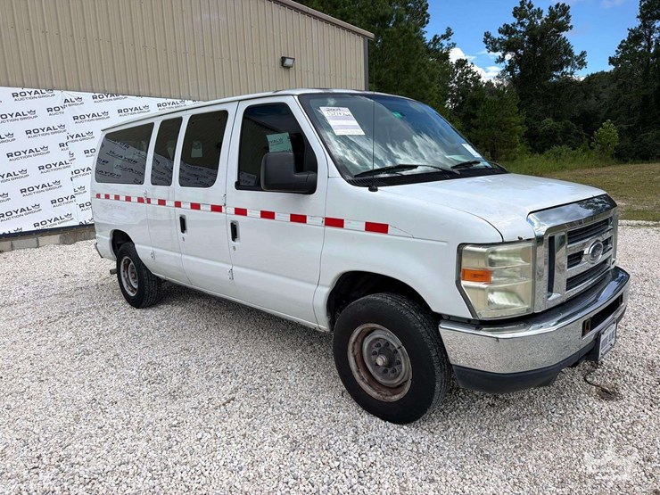 2009-ford-e150-image-2