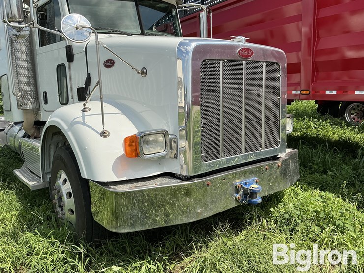 2015-peterbilt-365-image-14