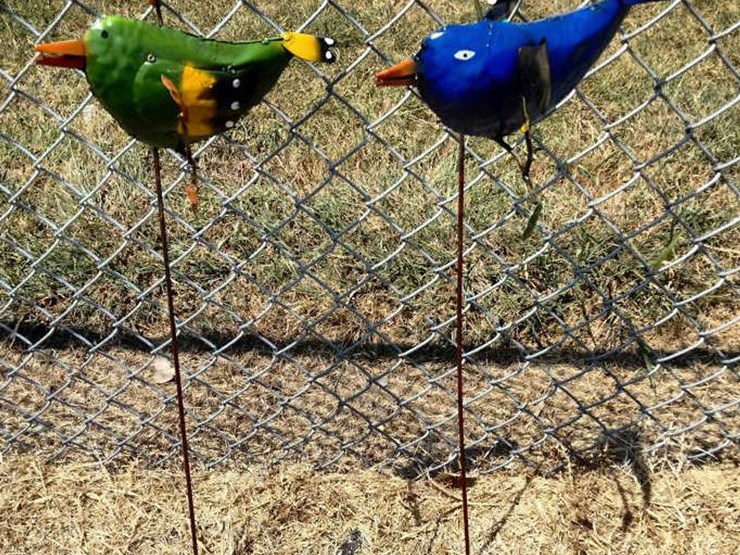 #114-•-metal-art---(2)-in-gound-blue-&-green-birds-image-1