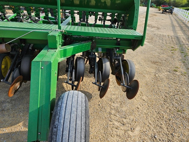 john-deere-750-image-56