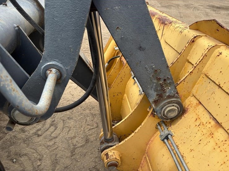 2013-deere-210k-ep-image-14
