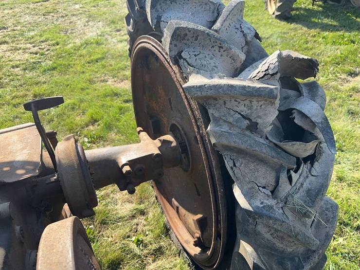 john-deere-b-image-15