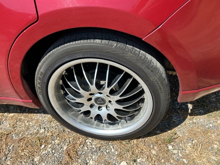 #215-•-2010-ford-focus-image-16