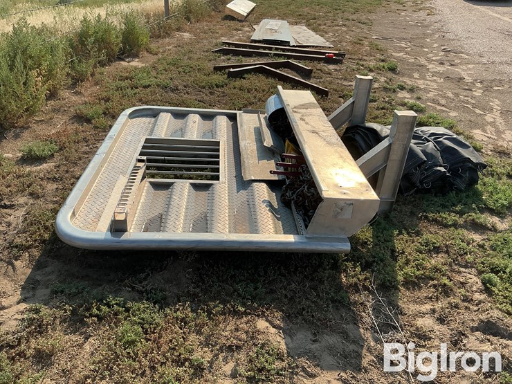 merritt-headache-rack-w/chains-and-tarp-image-4