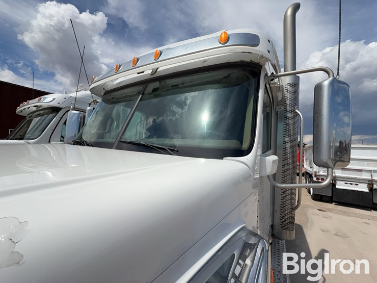 2012-freightliner-coronado-132-image-20