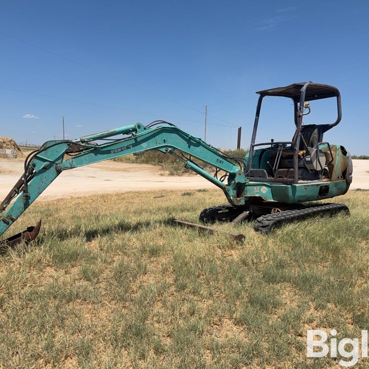 KOMATSU PC35R-8