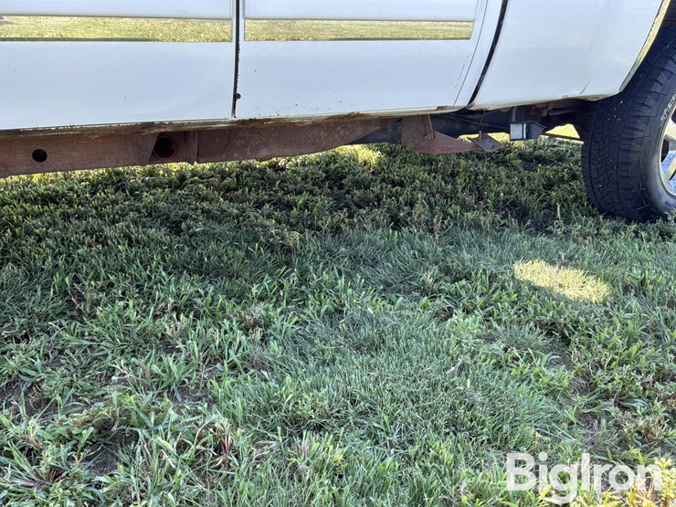2013-chevrolet-silverado-2500-image-15