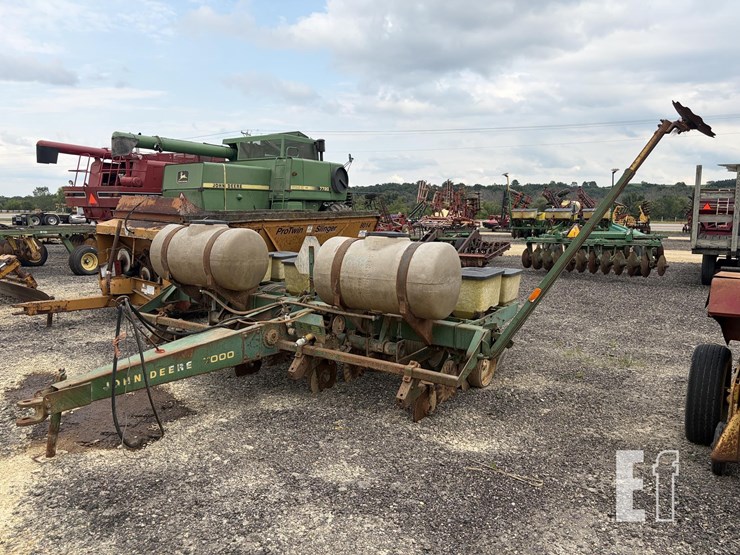 john-deere-7000-image-1