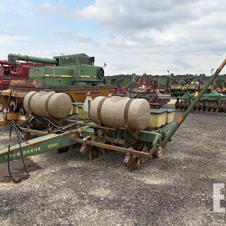 JOHN DEERE 7000
