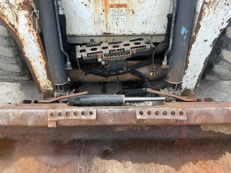 2014-bobcat-s650-image-10