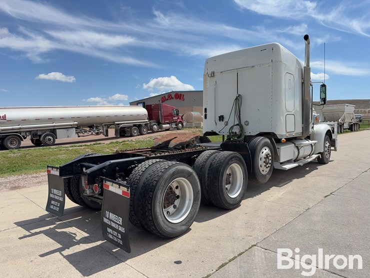 2013-freightliner-coronado-132-image-5