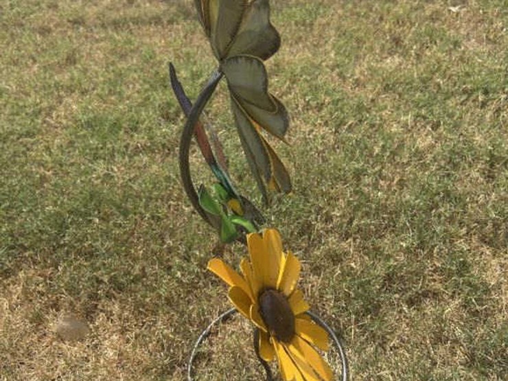 #156-•-metal-art---sunflower-arrangment-w/hummingbird-image-2