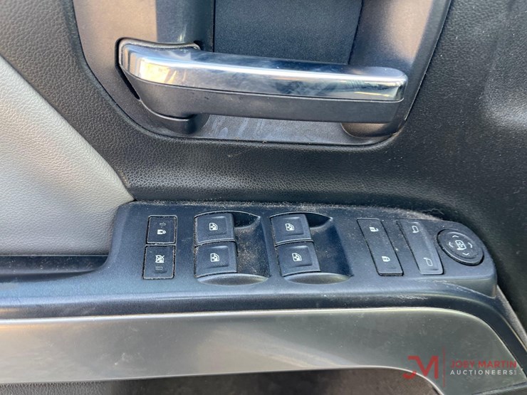 2018-chevrolet-2500-image-15