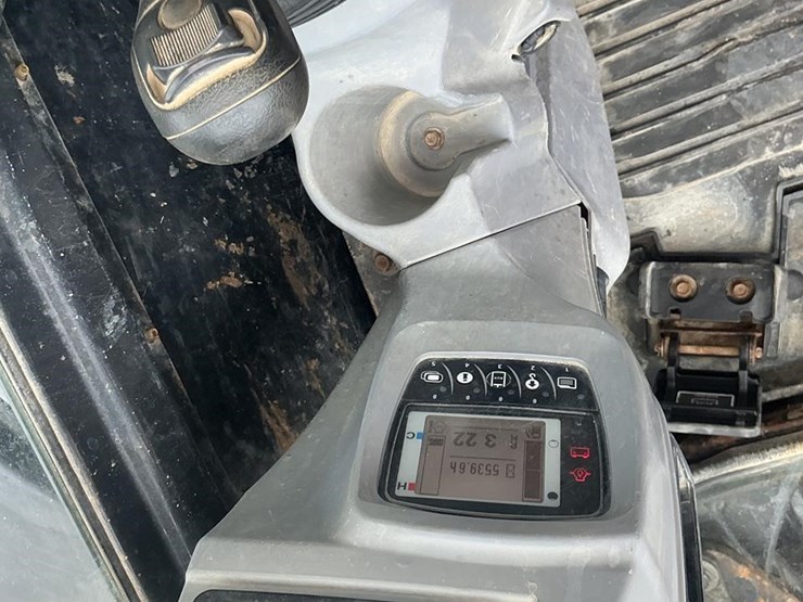 2014-kubota-kx040-4-image-18