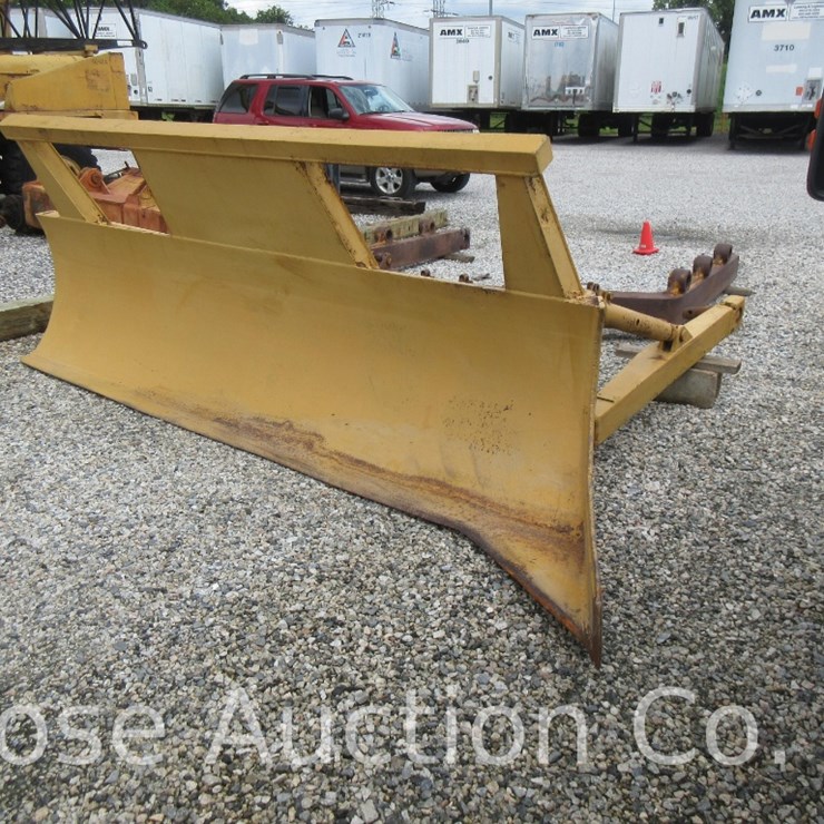 KOMATSU D65
