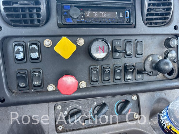 2015-freightliner-m2-112-single-axle-truck-tractor-(saluda,-va)-image-32
