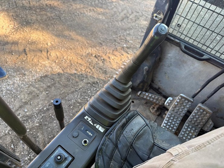 deere-200c-lc-image-28