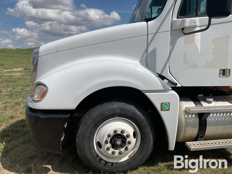 2007-freightliner-columbia-120-image-12