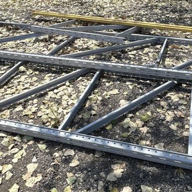 #109 • Pallet Racking (3) Uprights & (1) Crossbar
