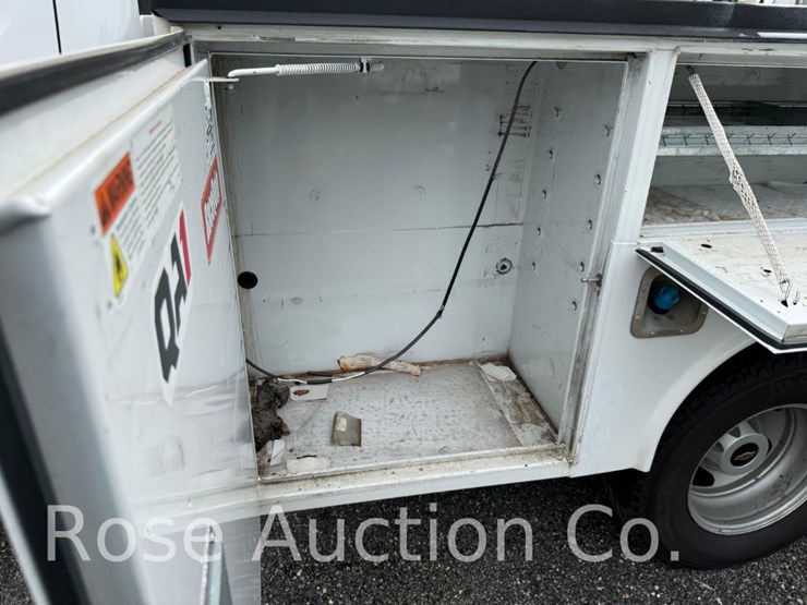 2022-chevrolet-3500-image-13