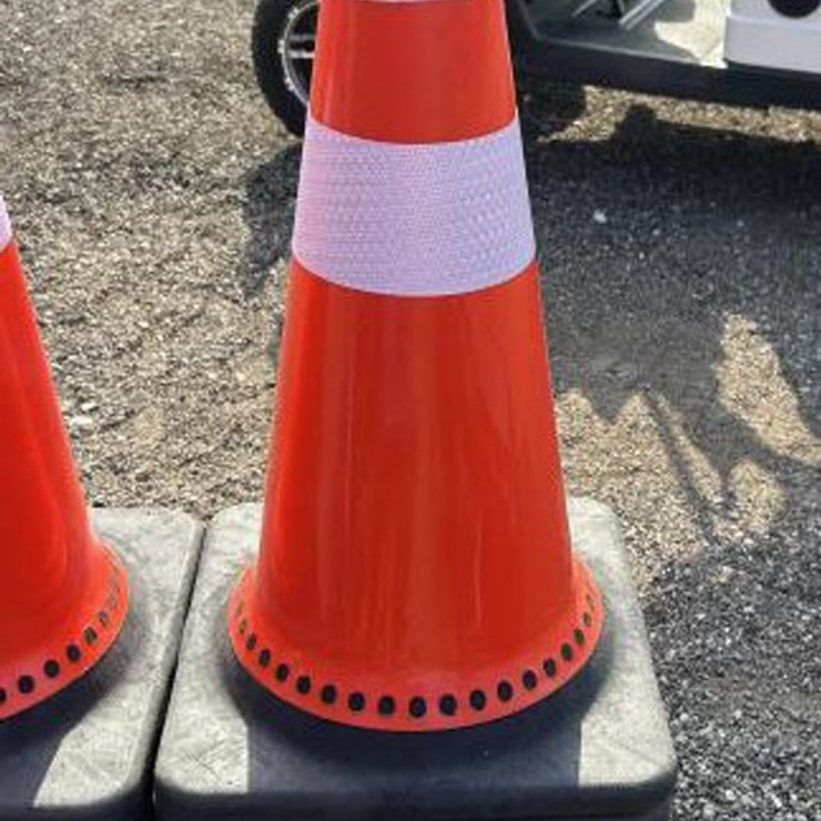 #190 • (18) Traffic Safety Cones