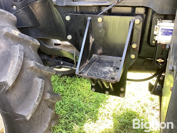 2013-new-holland-t8.360-image-11