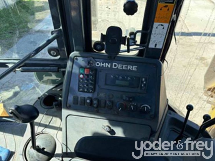 2022-deere-410l-image-22