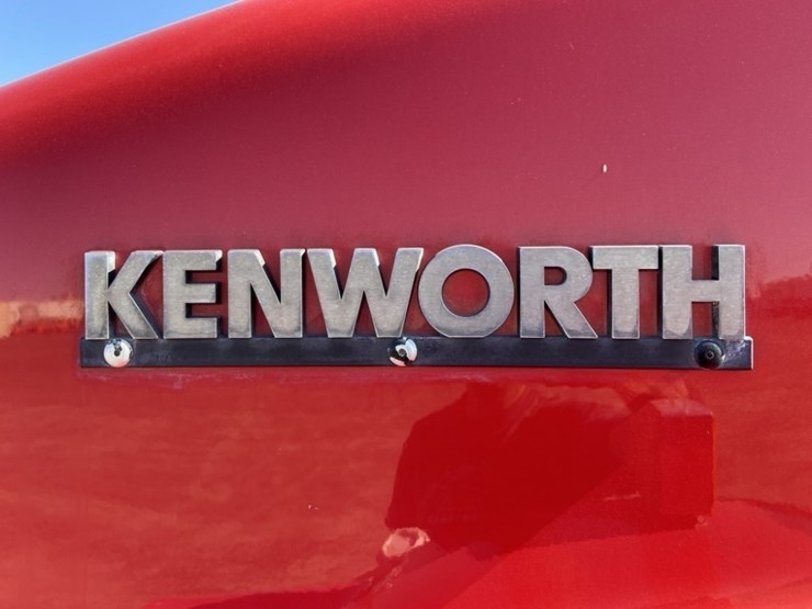 2004-kenworth-w900-image-10