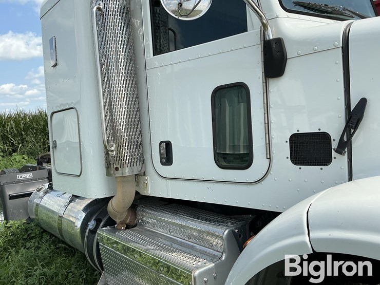 2015-peterbilt-365-image-16