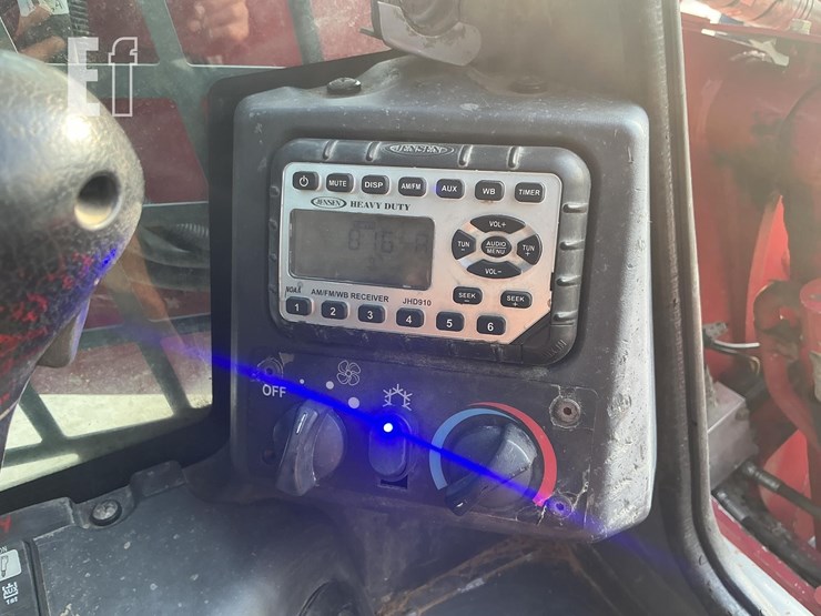 2019-takeuchi-tl12v2-image-14