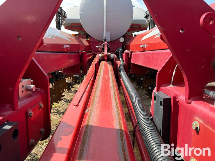 2015-titan-yieldtrac-tm24r-30-precision-tracked-planter-image-17