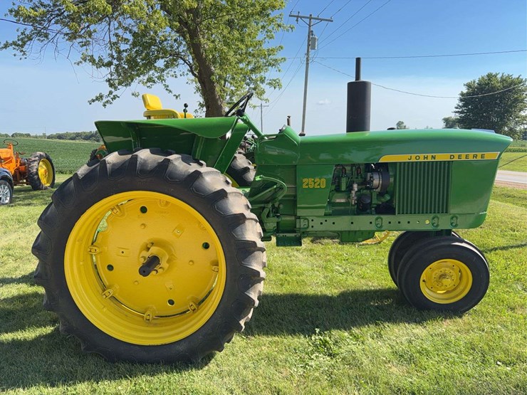 john-deere-2520-image-6
